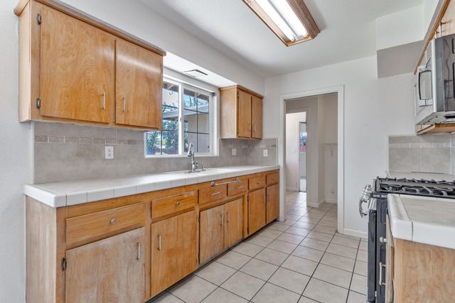 27164 Parkwood Avenue, Madera, CA 93637