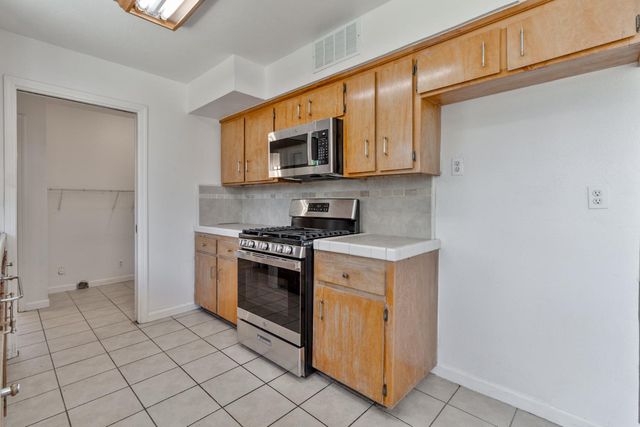 27164 Parkwood Avenue, Madera, CA 93637