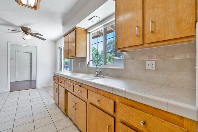 27164 Parkwood Avenue, Madera, CA 93637