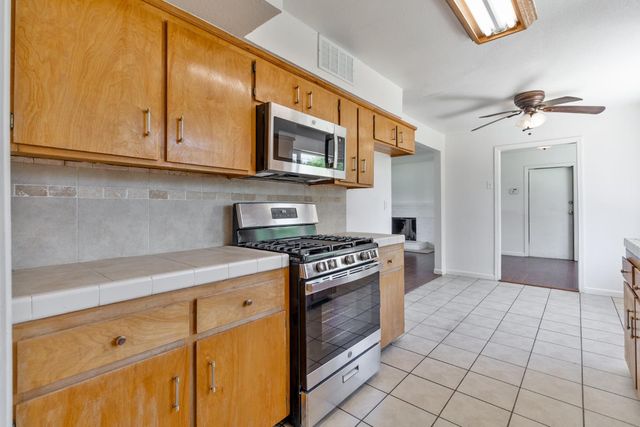 27164 Parkwood Avenue, Madera, CA 93637