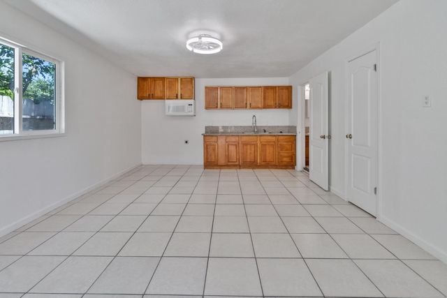 27164 Parkwood Avenue, Madera, CA 93637