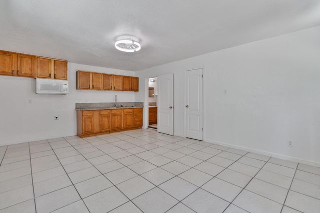 27164 Parkwood Avenue, Madera, CA 93637