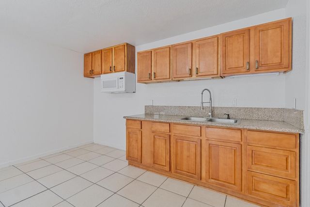 27164 Parkwood Avenue, Madera, CA 93637