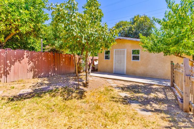 27164 Parkwood Avenue, Madera, CA 93637