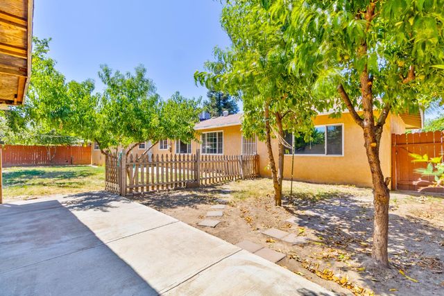 27164 Parkwood Avenue, Madera, CA 93637