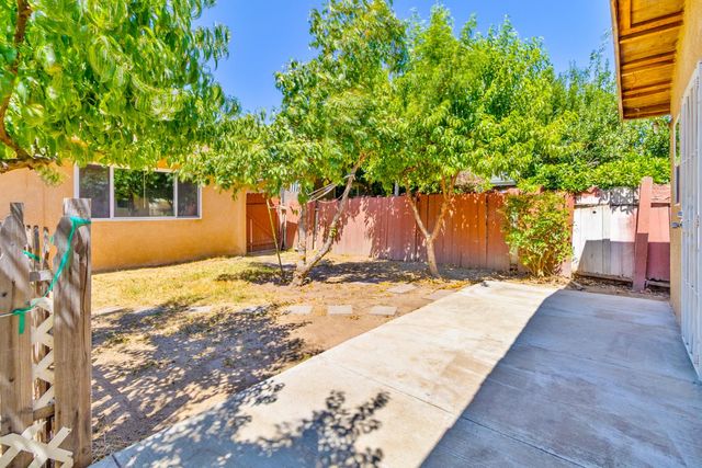 27164 Parkwood Avenue, Madera, CA 93637