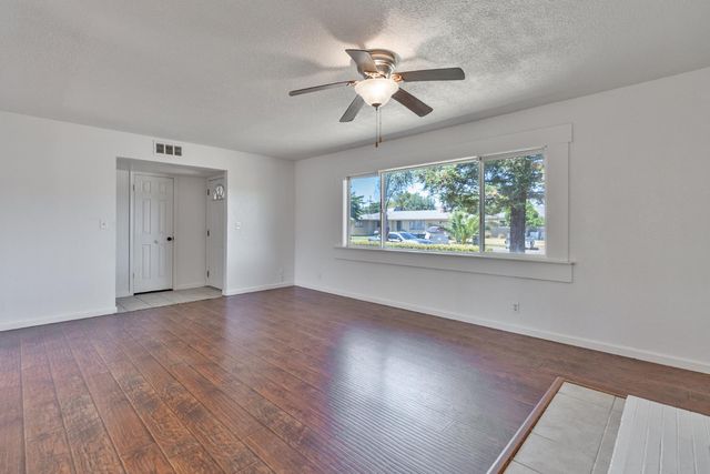 27164 Parkwood Avenue, Madera, CA 93637