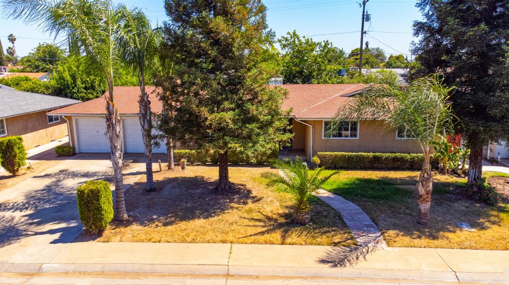 Image 1 of property listing at 27164 Parkwood Avenue, Madera, CA 93637