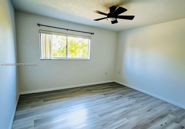 2660 W 76th St 207, Hialeah, FL 33016