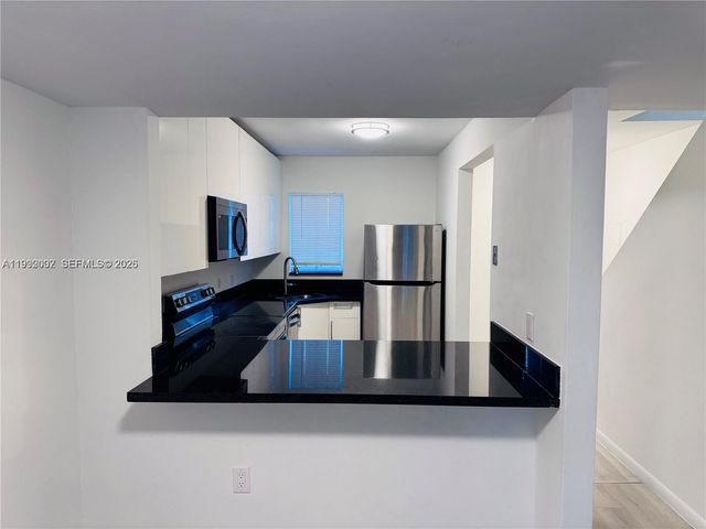 2660 W 76th St 207, Hialeah, FL 33016