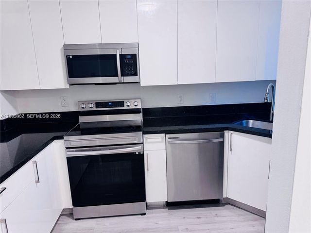 2660 W 76th St 207, Hialeah, FL 33016