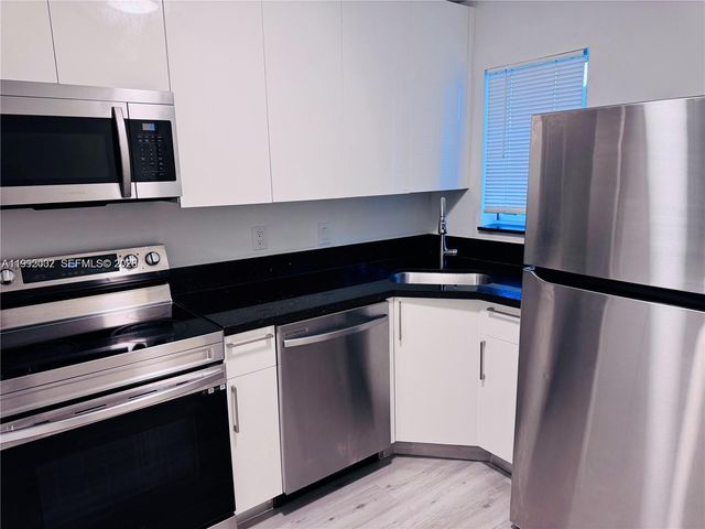 2660 W 76th St 207, Hialeah, FL 33016