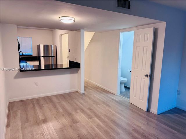 2660 W 76th St 207, Hialeah, FL 33016