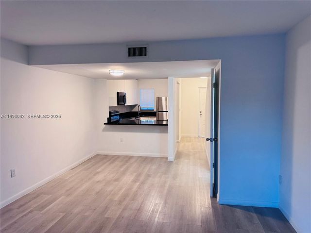 2660 W 76th St 207, Hialeah, FL 33016