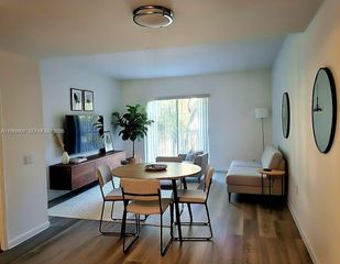 2660 W 76th St 207, Hialeah, FL 33016