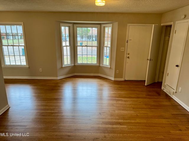 8509 Farmington Cove, Southaven, MS 38671