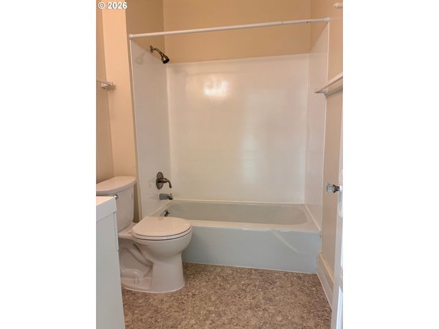 1712 Se MAIN St, Portland, OR 97214