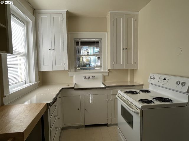 1712 Se MAIN St, Portland, OR 97214