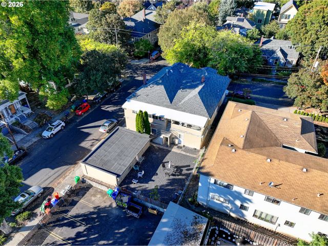 1712 Se MAIN St, Portland, OR 97214