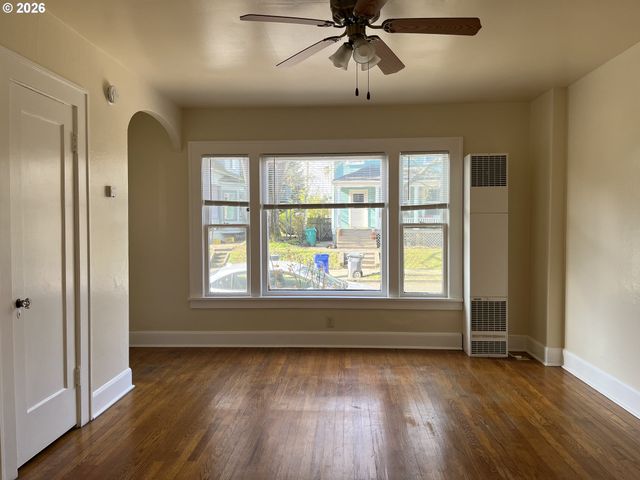 1712 Se MAIN St, Portland, OR 97214