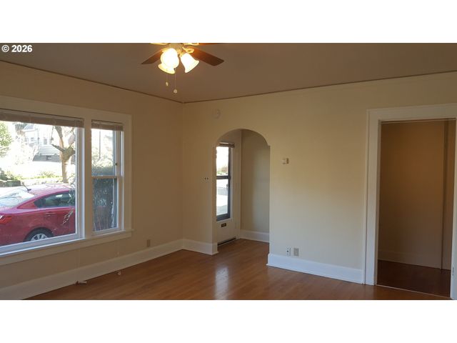 1712 Se MAIN St, Portland, OR 97214