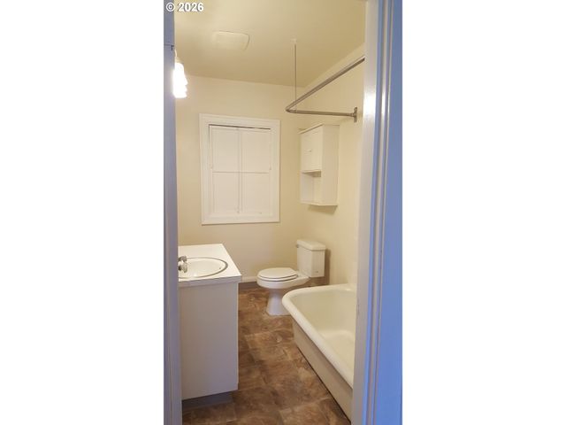 1712 Se MAIN St, Portland, OR 97214
