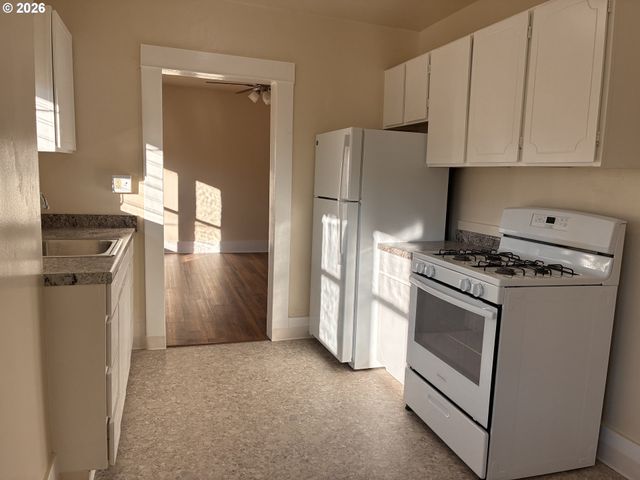 1712 Se MAIN St, Portland, OR 97214