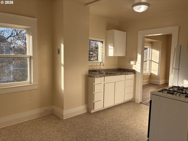 1712 Se MAIN St, Portland, OR 97214