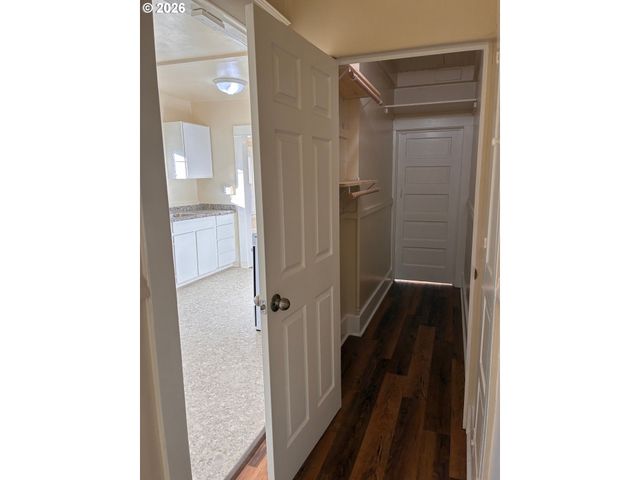 1712 Se MAIN St, Portland, OR 97214