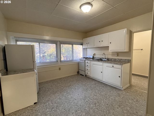 1712 Se MAIN St, Portland, OR 97214