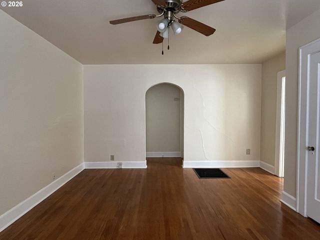 1712 Se MAIN St, Portland, OR 97214