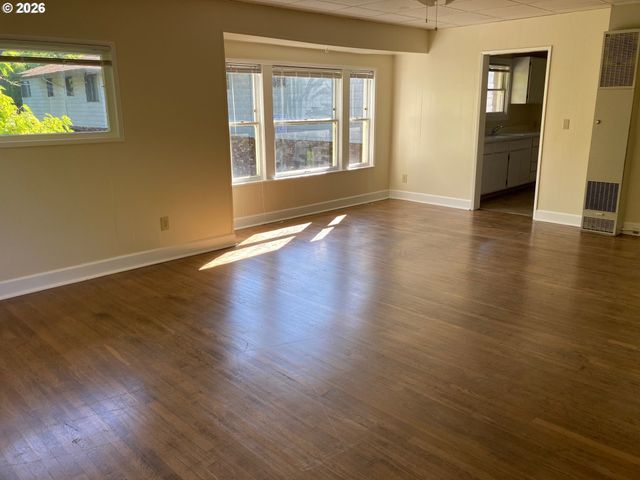 1712 Se MAIN St, Portland, OR 97214