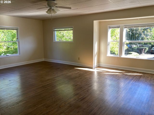 1712 Se MAIN St, Portland, OR 97214
