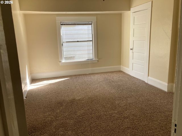 1712 Se MAIN St, Portland, OR 97214