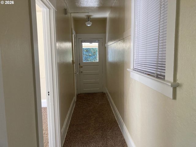 1712 Se MAIN St, Portland, OR 97214