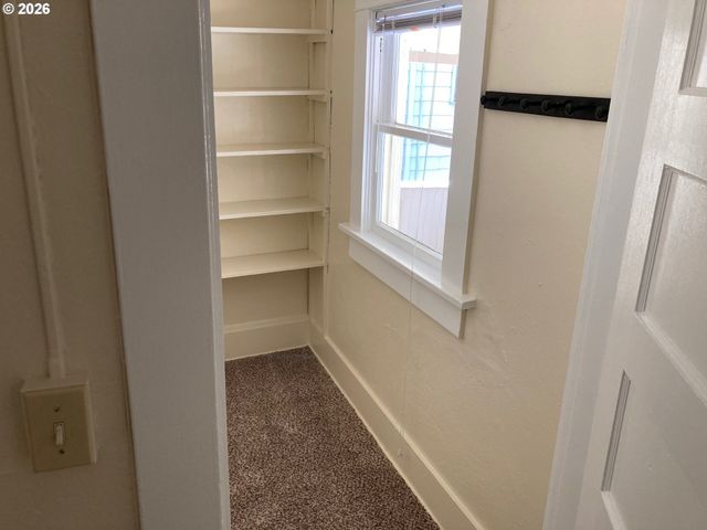 1712 Se MAIN St, Portland, OR 97214