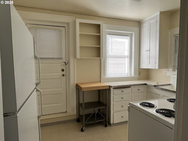 1712 Se MAIN St, Portland, OR 97214