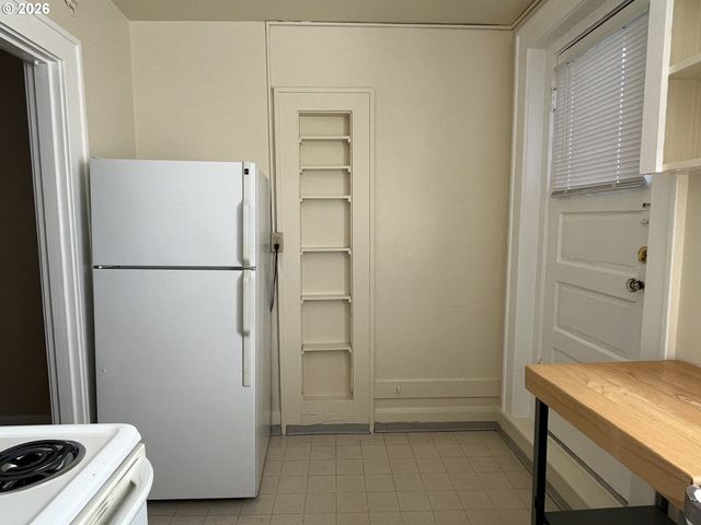 1712 Se MAIN St, Portland, OR 97214