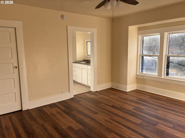 1712 Se MAIN St, Portland, OR 97214
