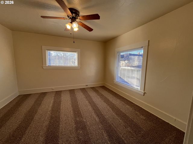 1712 Se MAIN St, Portland, OR 97214