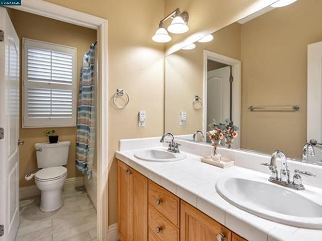 2036 SERRA LN, Hercules, CA 94547