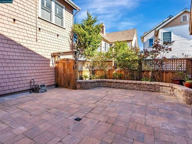 2036 SERRA LN, Hercules, CA 94547