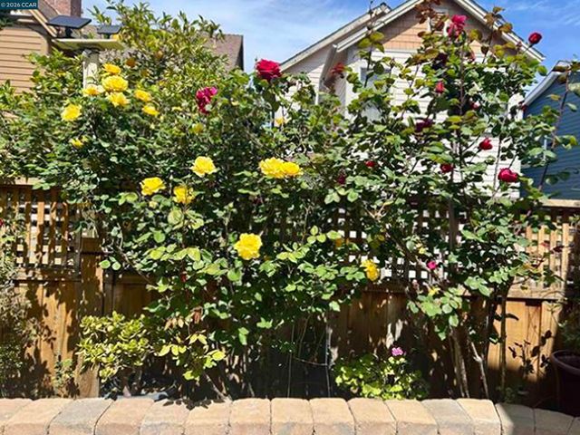 2036 SERRA LN, Hercules, CA 94547