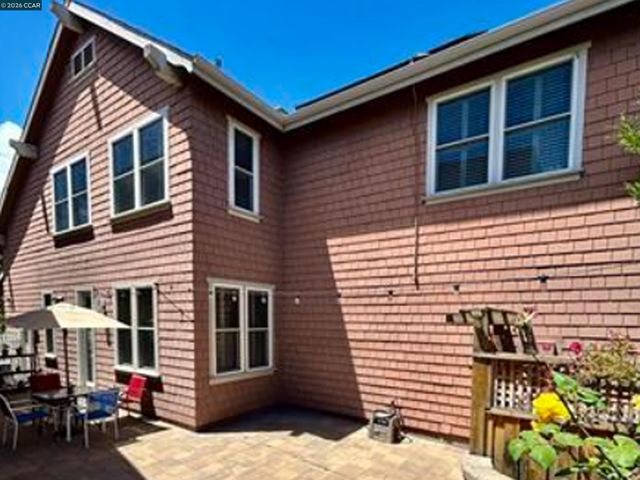 2036 SERRA LN, Hercules, CA 94547