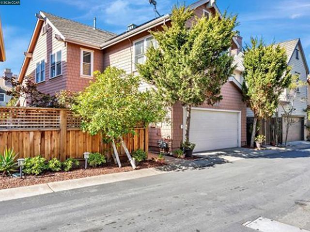 2036 SERRA LN, Hercules, CA 94547