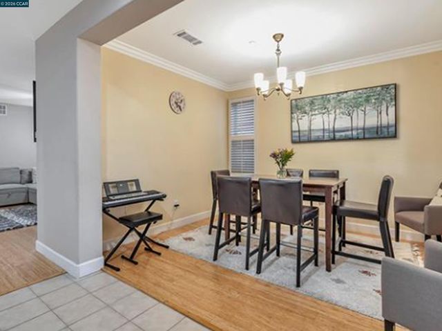 2036 SERRA LN, Hercules, CA 94547