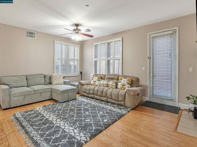 2036 SERRA LN, Hercules, CA 94547