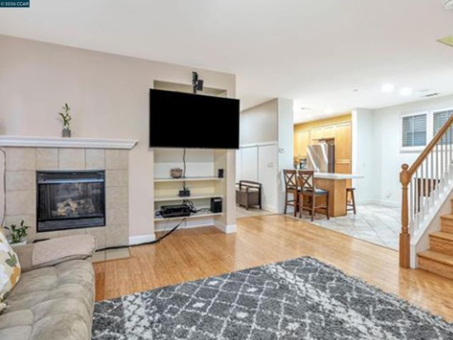 2036 SERRA LN, Hercules, CA 94547