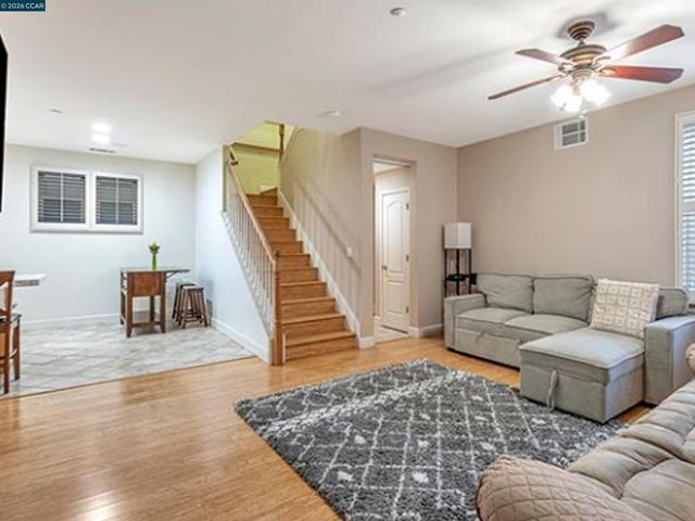 2036 SERRA LN, Hercules, CA 94547