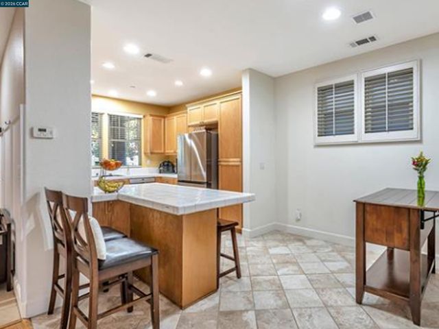 2036 SERRA LN, Hercules, CA 94547